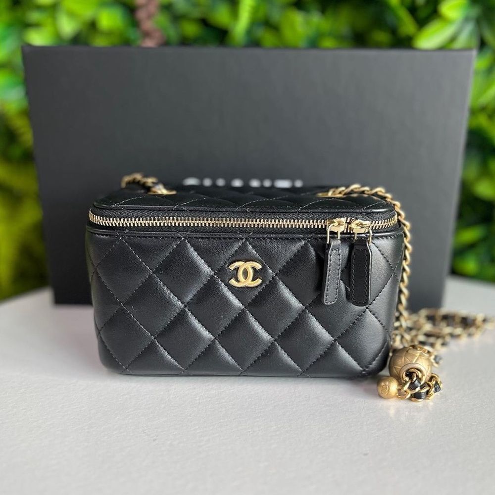 100% authentic CHANEL vanity Pearl crush black gold hardware